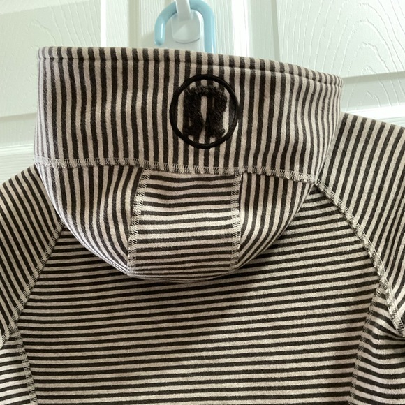 Lululemon hoodie Sz 4 - Picture 3 of 5